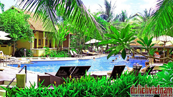 Bể bơi ngoài trời của Vĩnh Hưng Riverside