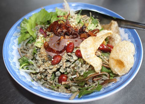 Cơm hến ở Huế