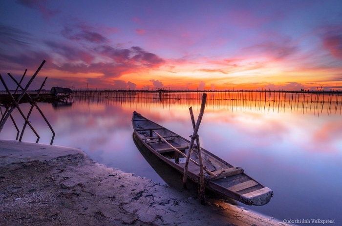 Hoàng hôn buông xuống ở đầm Chuồn