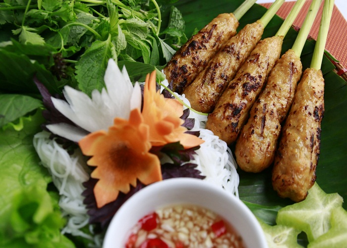Nem lụi ngon ngất ngây không thể bỏ lỡ khi đến Huế