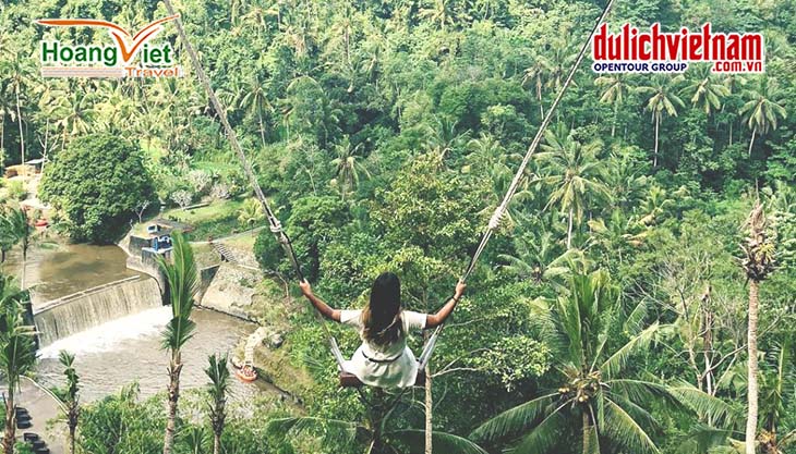 Ngôi làng Bongkasa với 'xích đu tử thần'