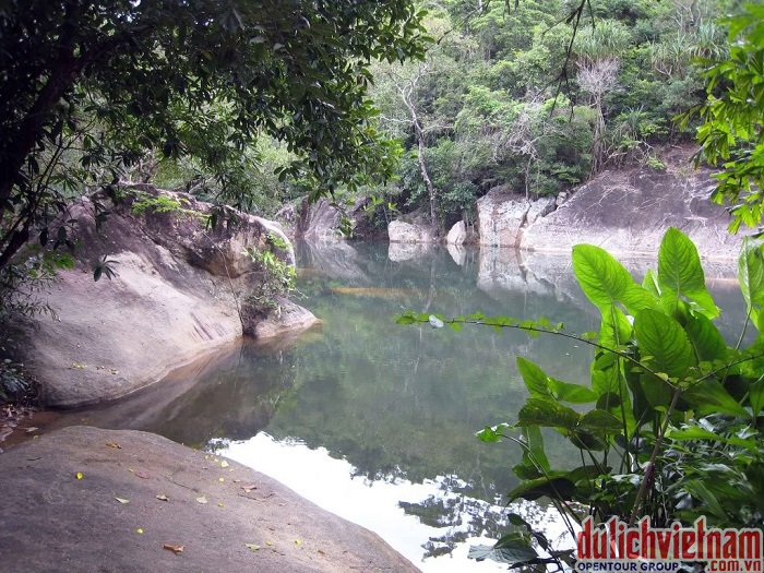 Ba Hồ ở khu du lịch Khoang Xanh