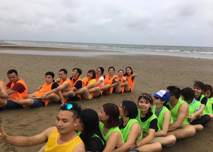 Tham gia TEAM BUILDING trên bãi biển