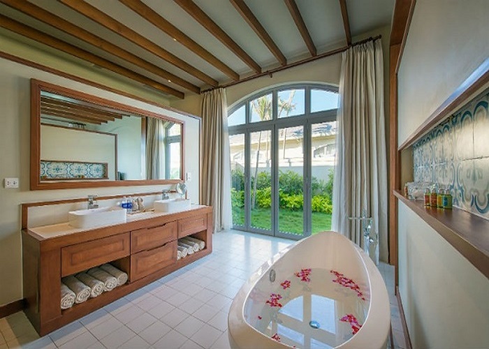 Phòng tắm FLC Sầm Sơn Resort 5 sao
