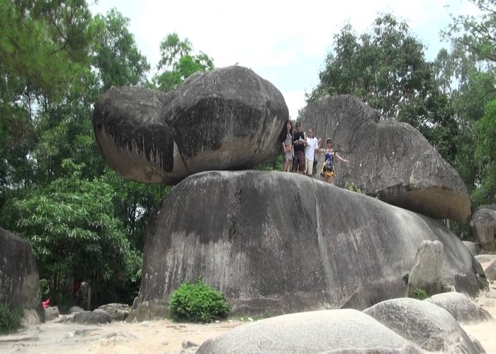 Hòn Trống Mái