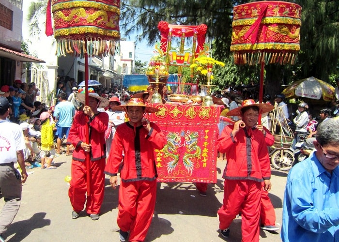 Nhộn nhịp không khí lễ hội