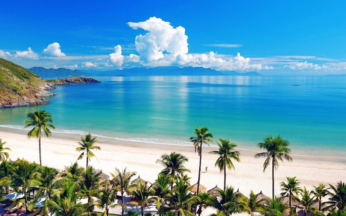 Vẻ đẹp mê hồn của bãi biển Nha Trang