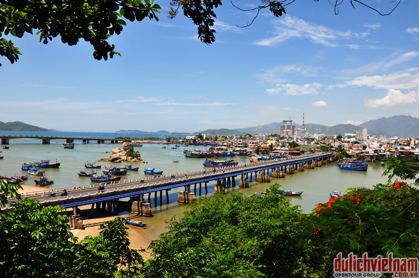 Cầu Xóm Bóng Nha Trang