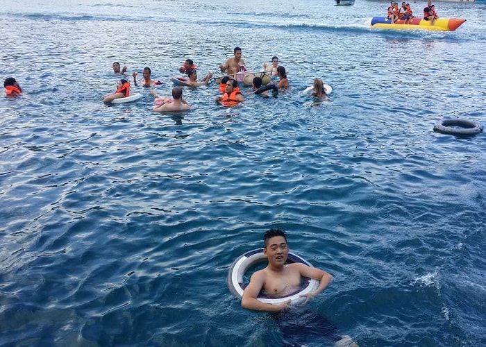 Quán rượu nổi