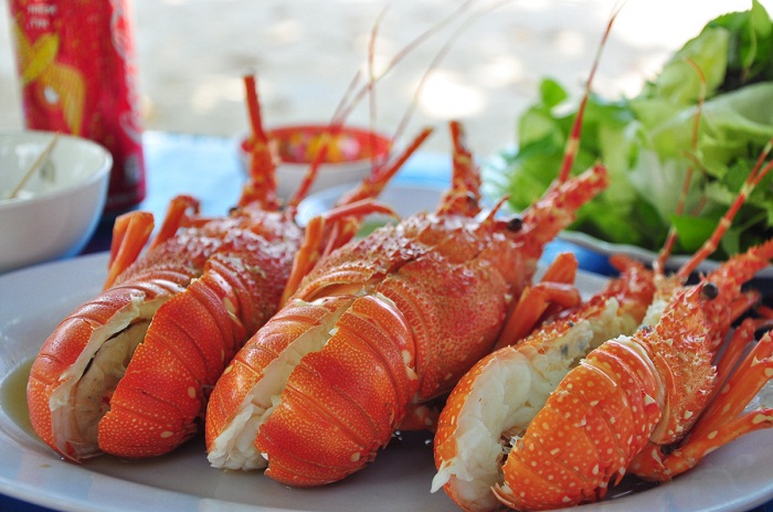 Thưởng thức tôm hùm Bình Ba
