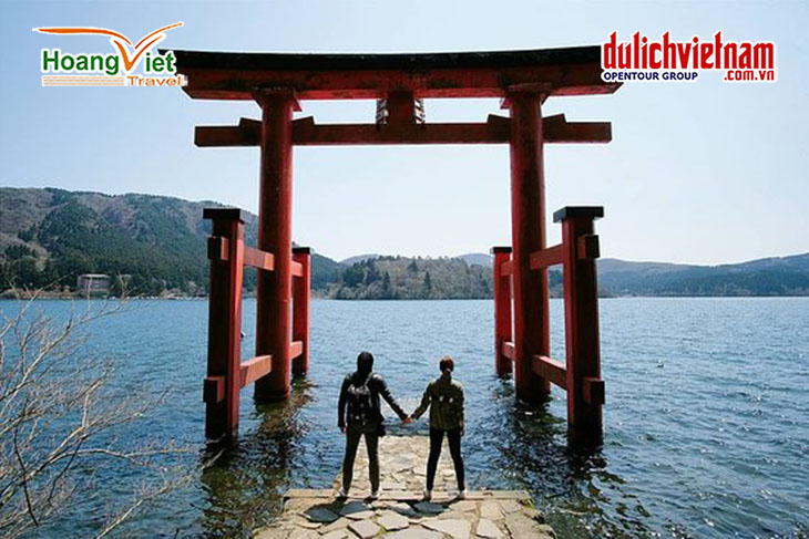 Hakone Shrine