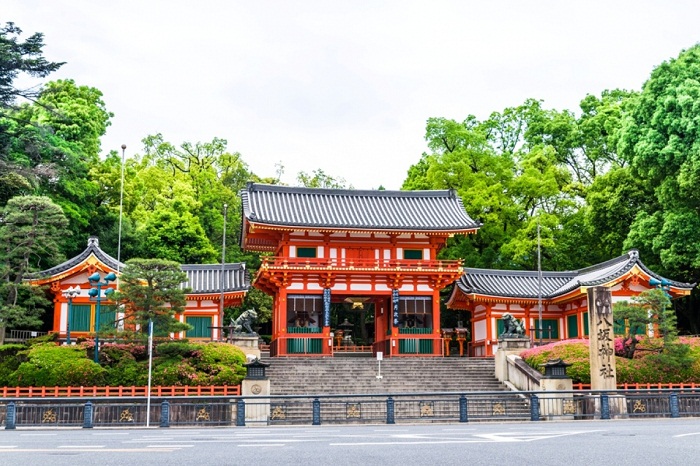 Tiện chuyến thăm công viên Maruyama, du khách đừng quên viếng thăm ngôi đền Yasaka-jinja