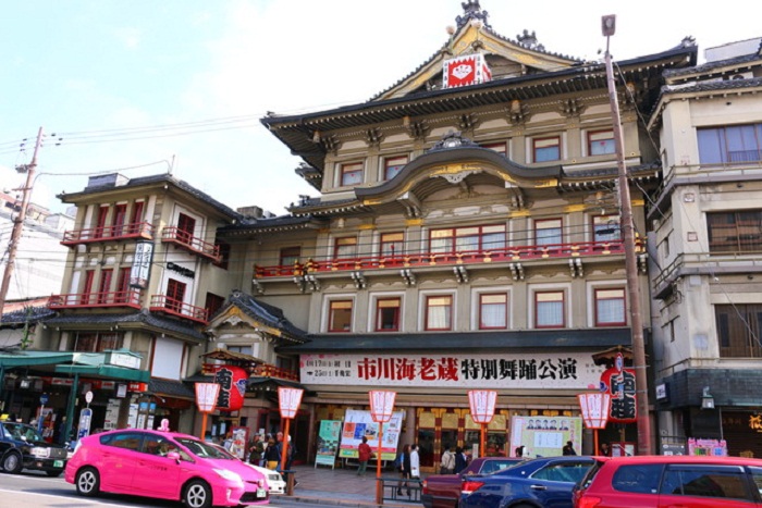 Phố cổ Gion nơi lưu giữ những nét truyền thống của một Nhật Bản cổ xưa Nhà hát Minamiza nơi biểu diễn các tiết mục văn nghệ của các Geisha và Maiko