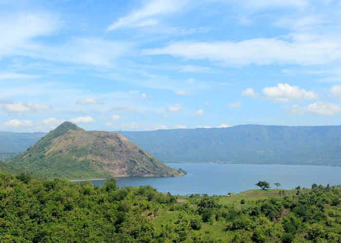 Hồ Taal