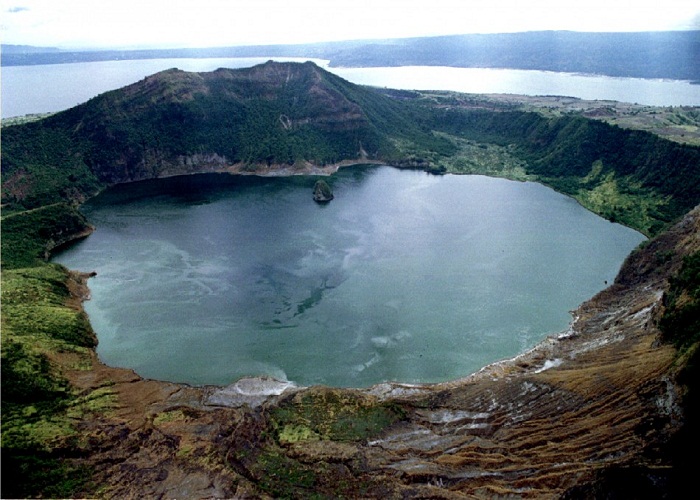 Núi lửa Taal