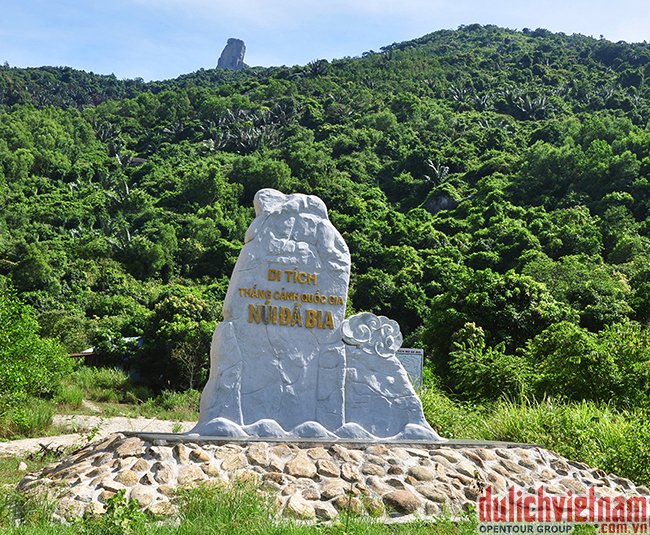 Núi Đá Bia Phú Yên