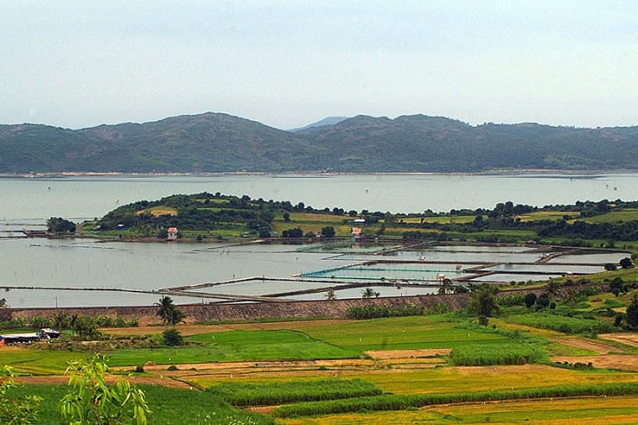 Đầm Ô Loan