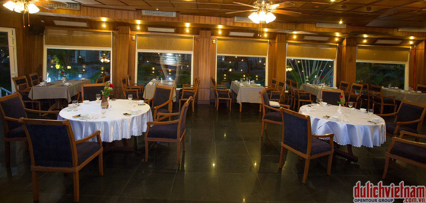 Nhà hàng Royal Theatre lộng lẫy, hiện đại