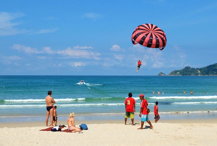 Bãi biển Patong - các hoạt động thể thao dưới nước
