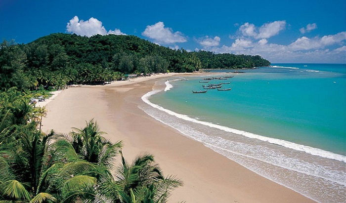 Bãi biển Patong - với làn nước trong xanh cùng bãi biển trãi dài