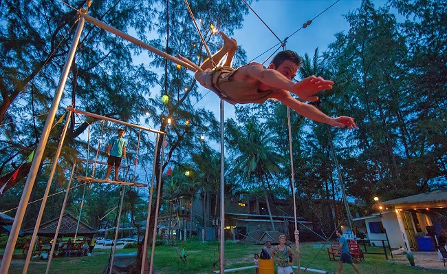 Khu vui chơi KidzSole Flying Trapeze