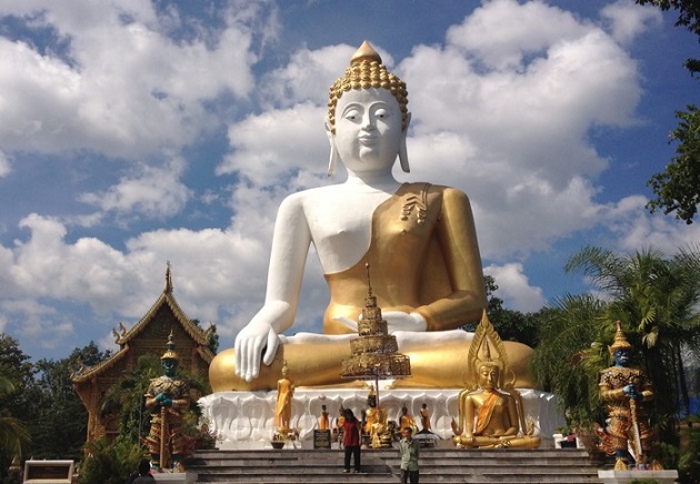 Đền Wat Phra That Doi Kham