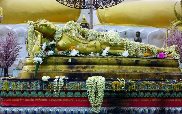 Đền Wat Phra That Doi Kham