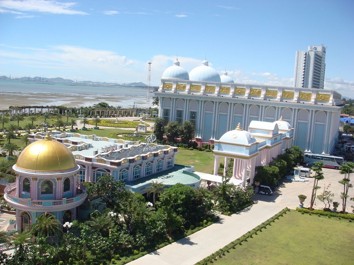 Lâu đài tỷ phú Baan Sukhawadee