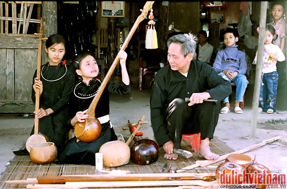 Thưởng thức văn nghệ hát then, sli của dần tộc Tày