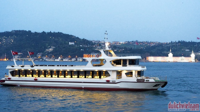 du thuyền Bosphorus. du thuyền Bosphorus.