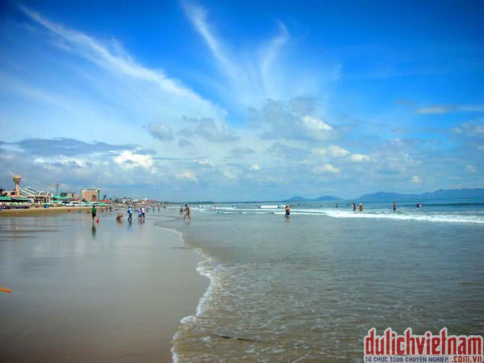 Du khách tắm biển Vũng Tàu Du khách tắm biển Vũng Tàu