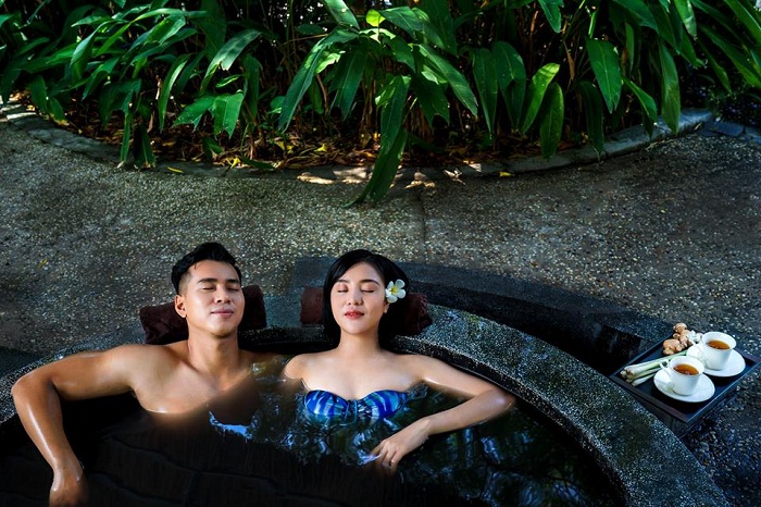 Trải nghiệm suối khoáng nóng Bình Châu