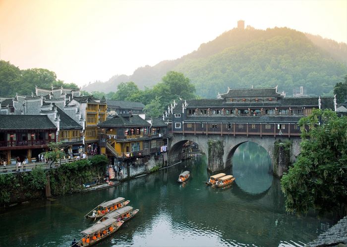 Phượng Hoàng Cổ Trấn