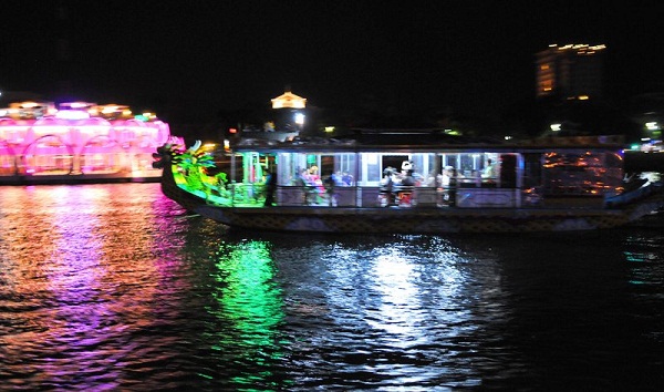 ca-hue-tren-song-huong