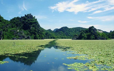 Vẻ đẹp yên bình ở Hồ Quan Sơn