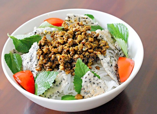 Cơm hến ở Huế