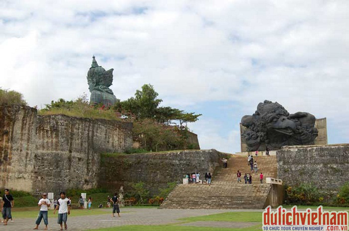 Tham quan Garuda wisnu Kencana