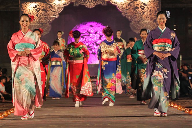 Trình diễn Kymono