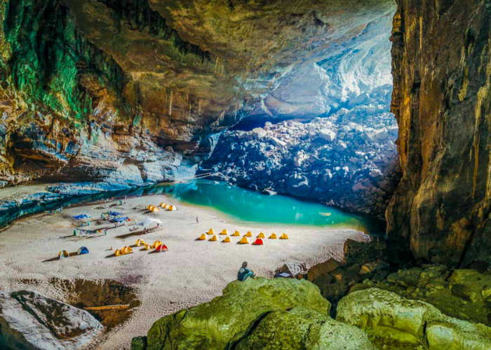 Động Thiên Đường đầy kì bí là điểm đến nổi bật trong tour Đà Nẵng 5 ngày 4 đêm