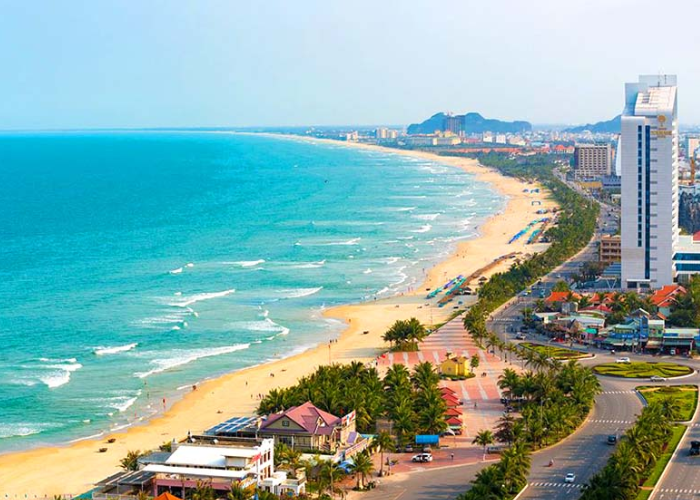 Du khách nên đặt tour Đà Nẵng 5 ngày 4 đêm vào mùa khô (từ tháng 4 - tháng 8)