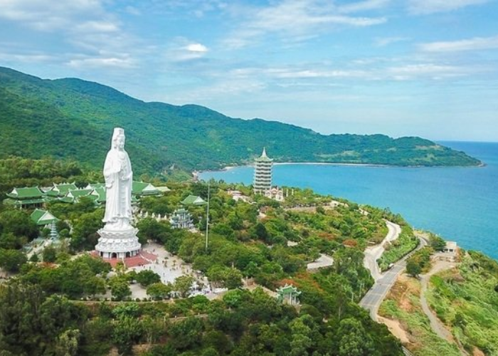 Bán đảo Sơn Trà - một trong những điểm đến quen thuộc trong tour Đà Nẵng 5 ngày 4 đêm