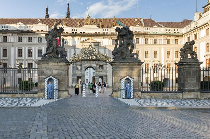 Du Lịch Châu Âu: Hà Nội - Séc - Áo - Slovakia - Hungary 10 Ngày Bay Emirates Airlines