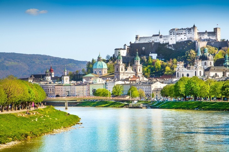Du Lịch Châu Âu: Hà Nội - Séc - Áo - Slovakia - Hungary 10 Ngày Bay Emirates Airlines