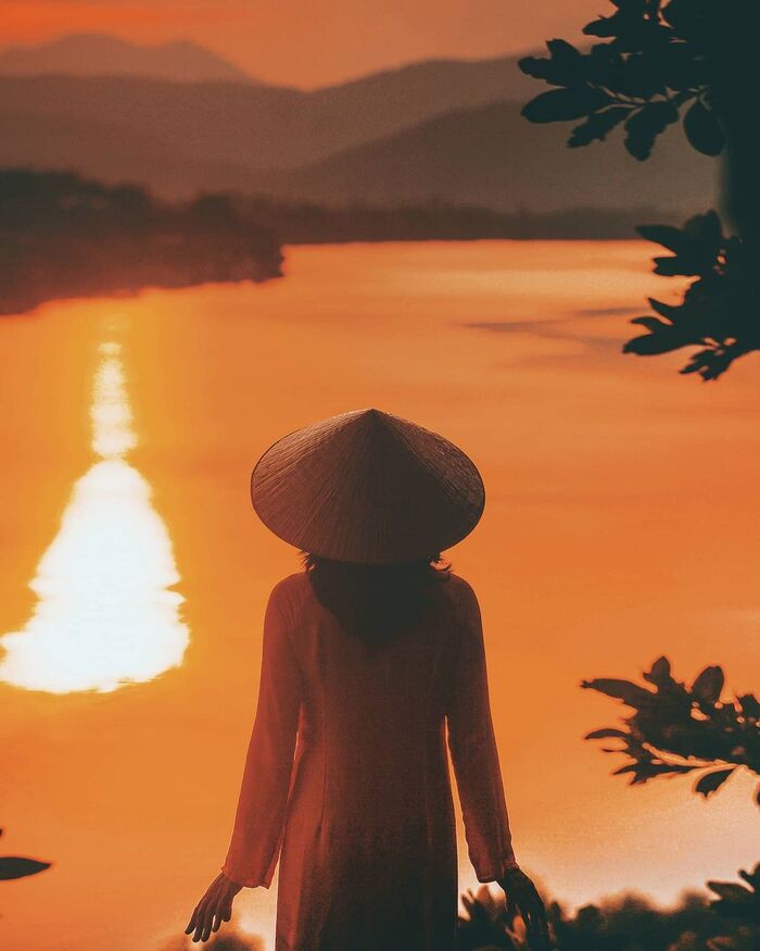 Chiêm ngưỡng dòng sông Hương thơ mộng từ trên cao tại khu vực đồi Vọng Cảnh