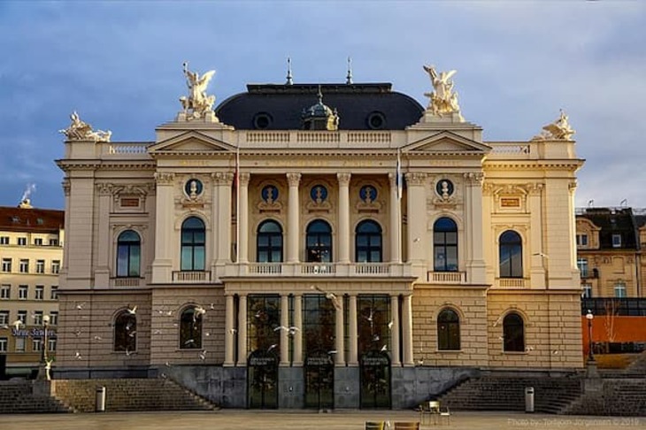 Tòa nhà Opernhaus Zurich