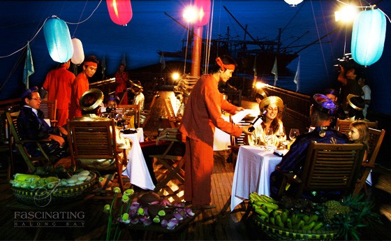 tour du thuyen ha long hap dan