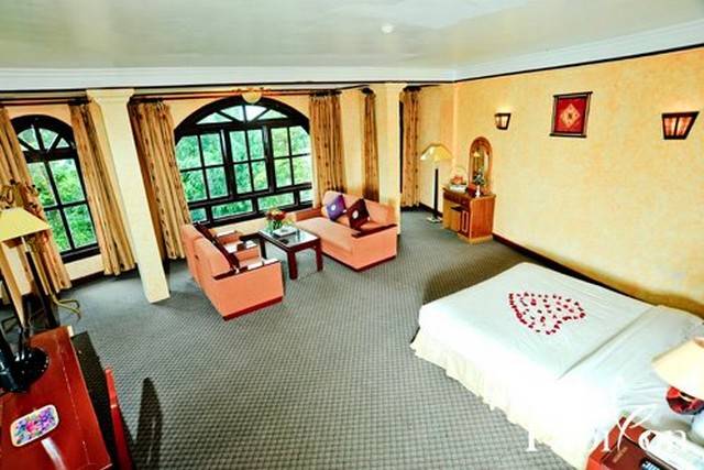 Khách sạn Grand View