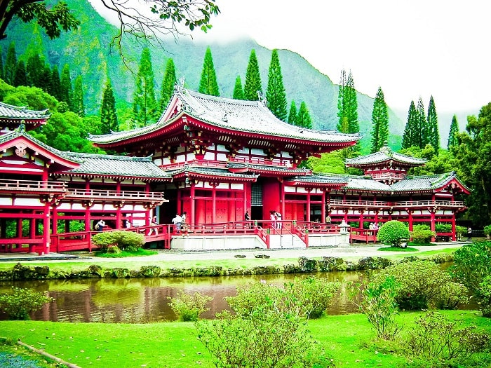 Khu vườn xanh um của ngôi đền