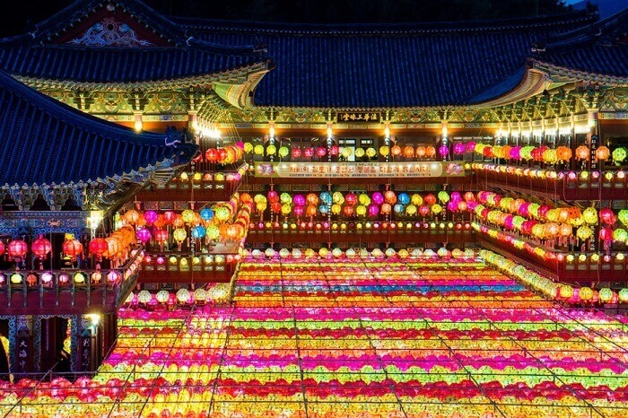 Cảnh ân tượng trong lễ hội Phật đản