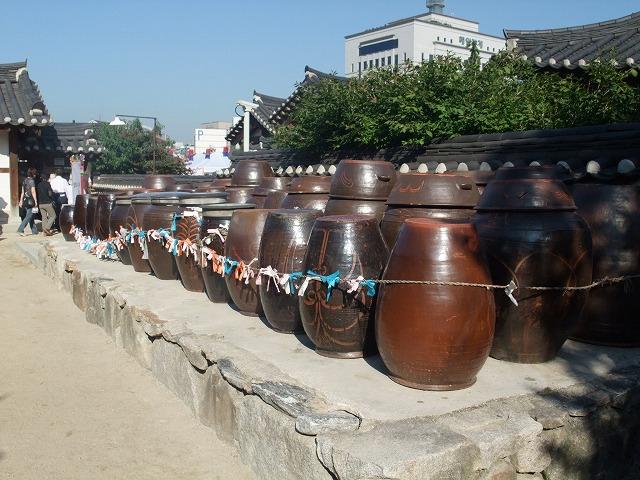 Những chiếc chum ngâm tương-món ăn truyền thống của người Hàn
